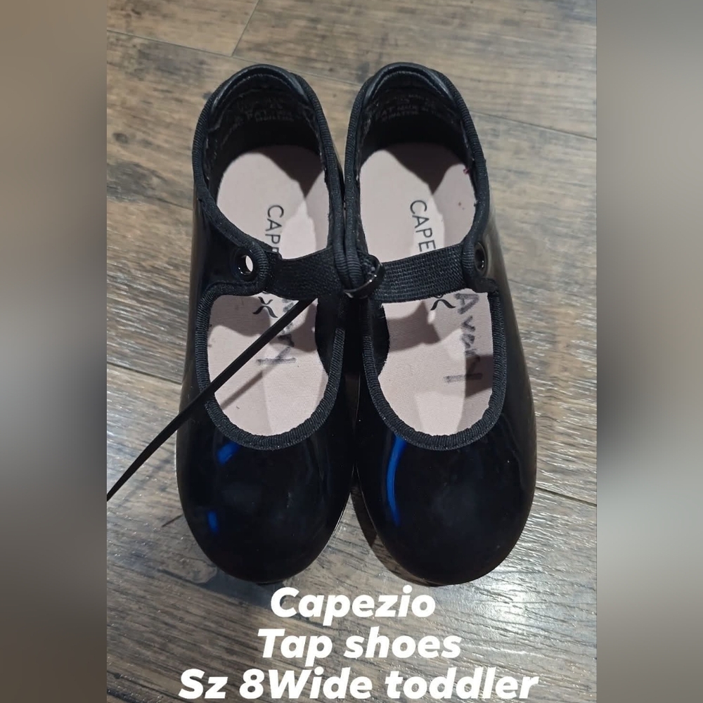 Capezio girls dance shoes sz 8 Wide toddler